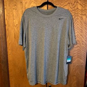 New Nike legend short sleeve shirt. Size XL